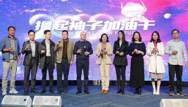 2009 —— 创始团队正式组建，开启趣更多的发展历程。