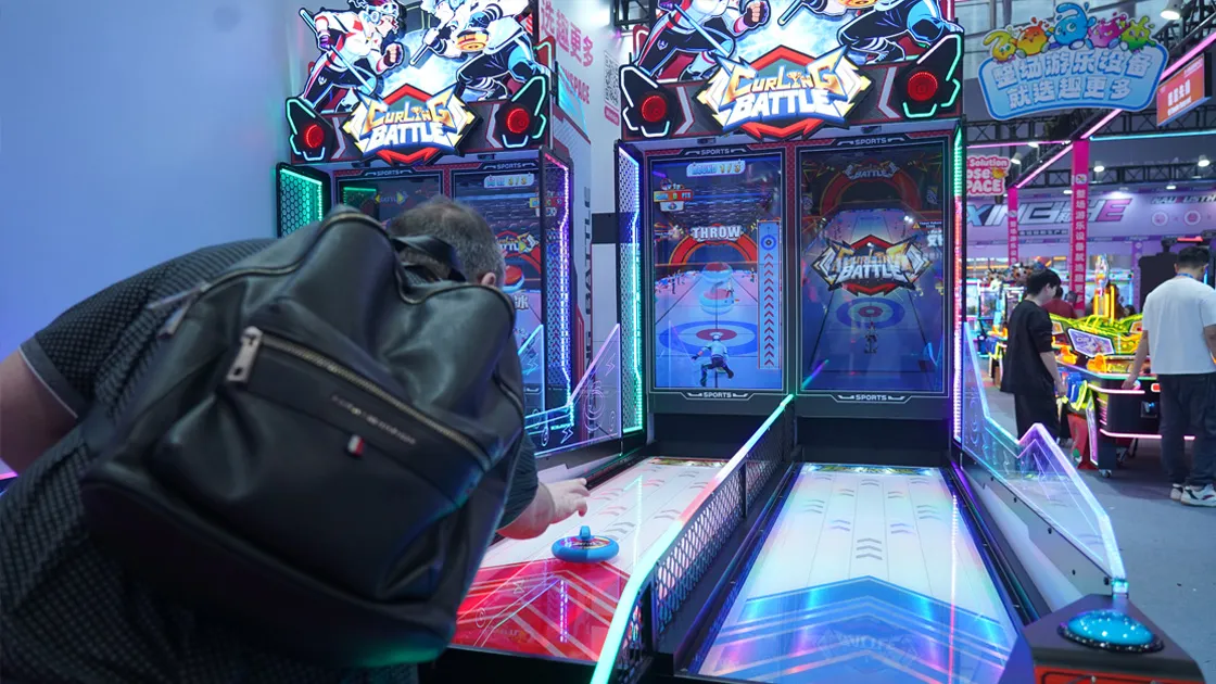 Curling Battle Coin Operated Arcade Machine